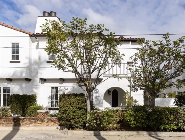 MLS: NP22249816 Condo For Sale