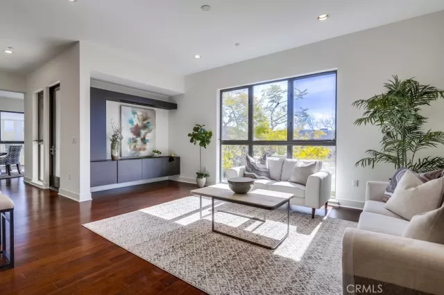 MLS: NP23025500 Condo For Sale