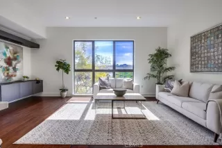 Photo #1: NP23025500 Listing