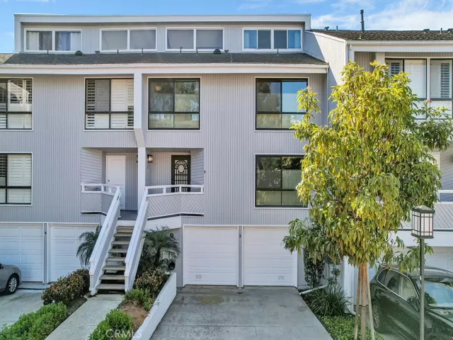 MLS: NP23026604 Condo For Sale