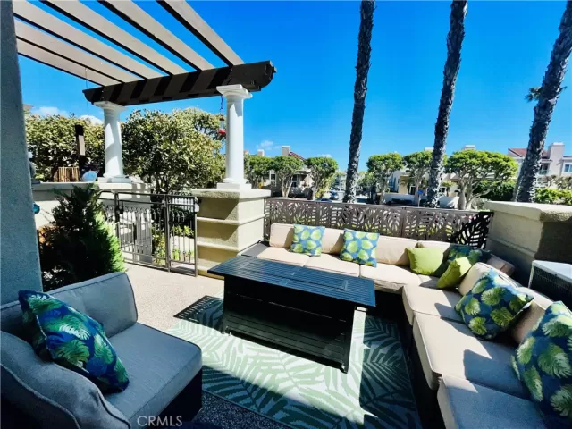 MLS: NP23029634 Condo For Sale