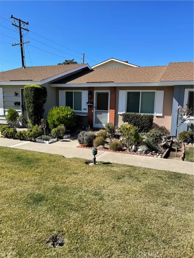 MLS: NP23032913 Condo For Sale