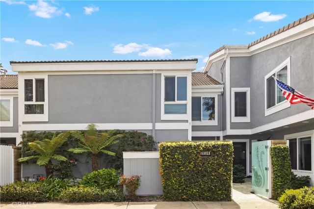 MLS: NP23048786 Condo For Sale