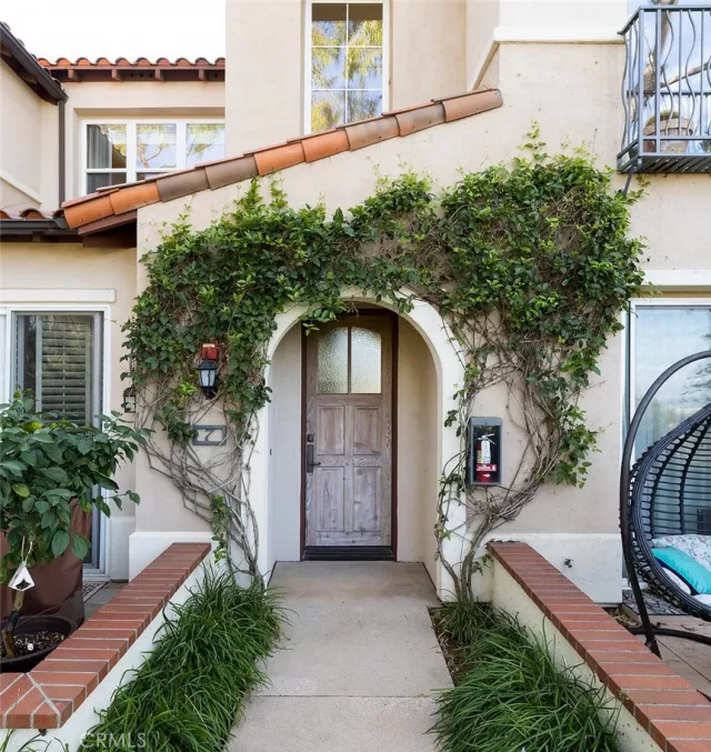 MLS: NP23059872 Condo For Sale