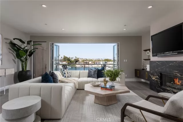 MLS: NP23079869 Condo For Sale