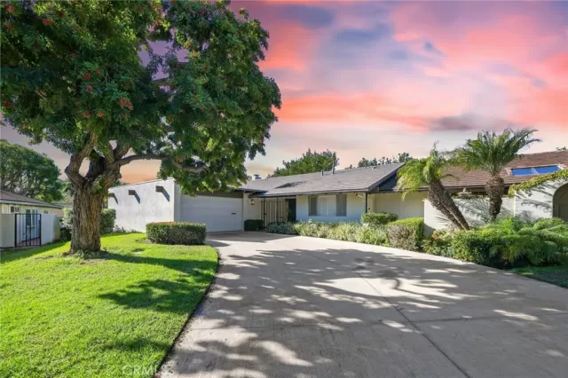 MLS: NP23229715 Condo For Sale