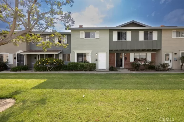 MLS: NP24138661 Condo For Sale