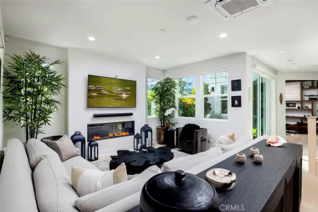 MLS: NP25006274 Condo For Sale