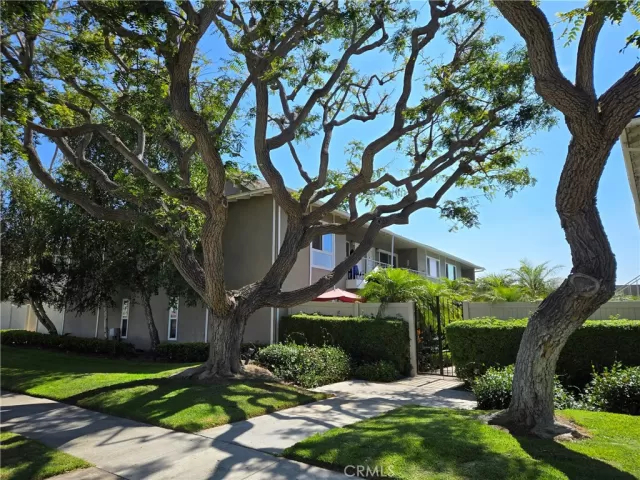 MLS: NP25026301 Condo For Sale