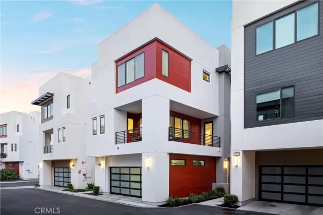 MLS: NP25039188 Condo For Sale