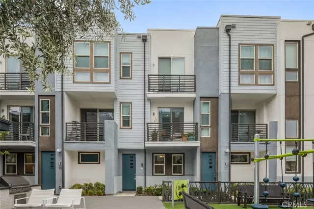 MLS: NP25066164 Condo For Sale