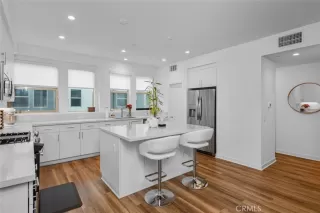 Photo #5: NP25066164 Listing 