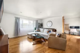 Photo #5: NP25106134 Listing