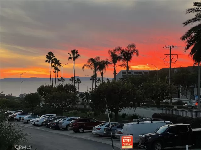 MLS: NP25142908 Condo For Sale