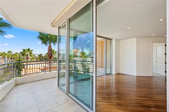 MLS: NP25163054 Condo For Sale