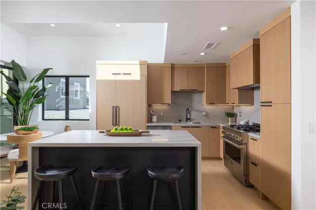 MLS: NP25173528 Condo For Sale