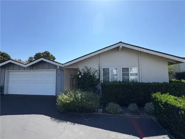 MLS: NP25217956 Condo For Sale