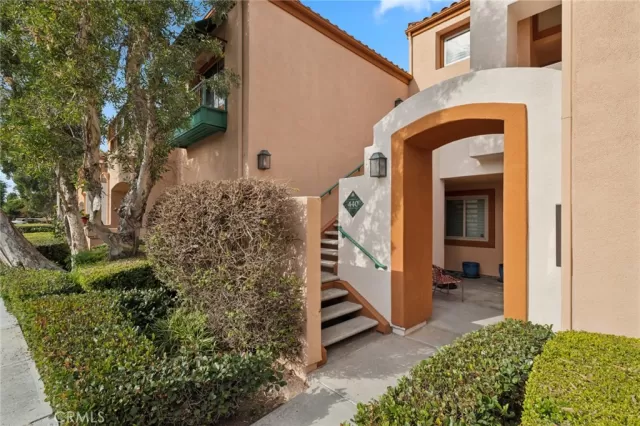 MLS: NP25235592 Condo For Sale