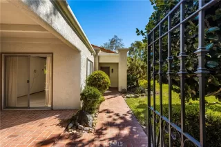 Photo #2: NP25242179 Listing