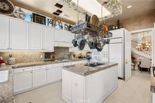 Photo #4: NP25244237 Listing