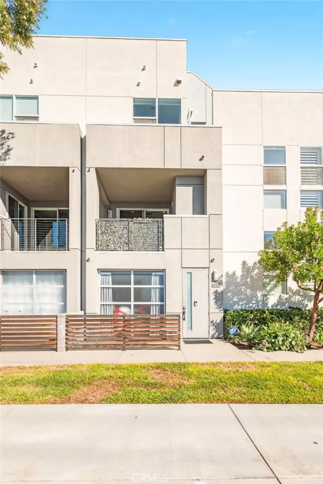 MLS: NP25274811 Condo For Sale