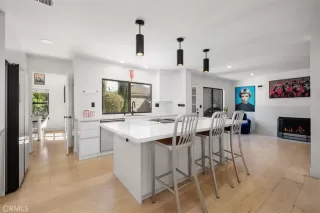 Photo #4: NP26063954 Listing