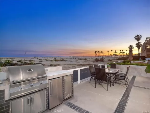 MLS: OC21106322 Condo For Sale