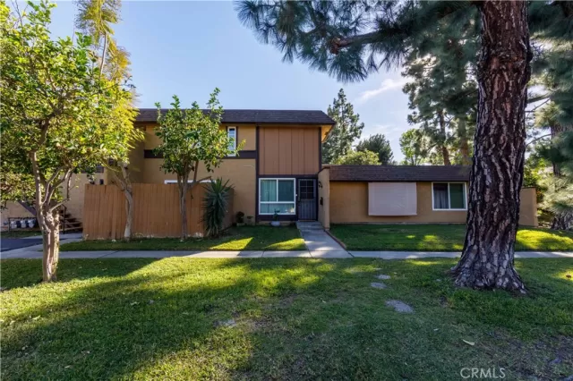 MLS: OC22020781 Condo For Sale