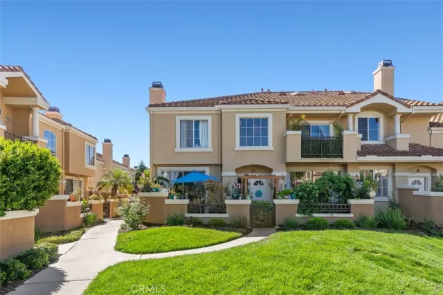 MLS: OC22058586 Condo For Sale