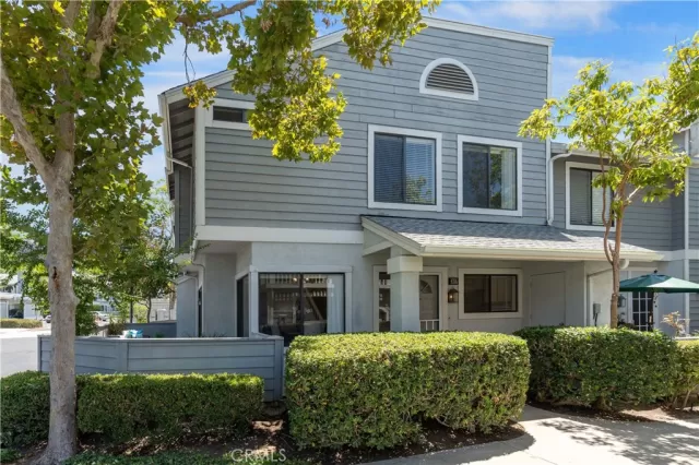 MLS: OC22104707 Condo For Sale