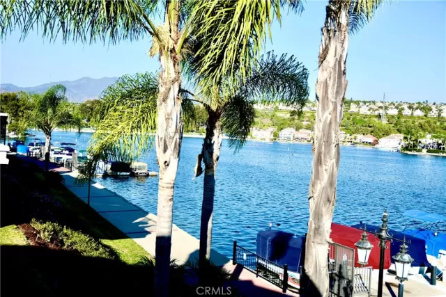 MLS: OC22128808 Condo For Sale