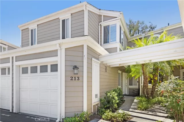 MLS: OC22140513 Condo For Sale