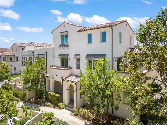 MLS: OC22148341 Condo For Sale