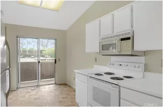 Photo #5: OC22152406 Listing 