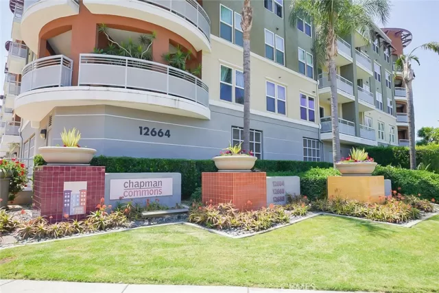 MLS: OC22160341 Condo For Sale