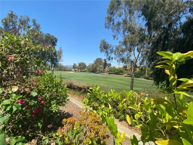 MLS: OC22167160 Condo For Sale