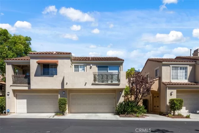 MLS: OC22167703 Condo For Sale