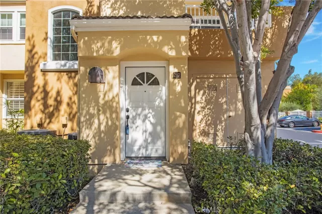 MLS: OC22179356 Condo For Sale