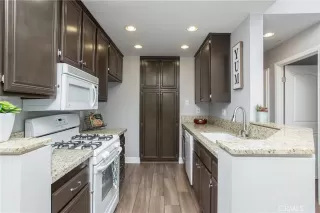 Photo #6: OC22179356 Listing