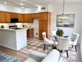 Photo #4: OC22183767 Listing 