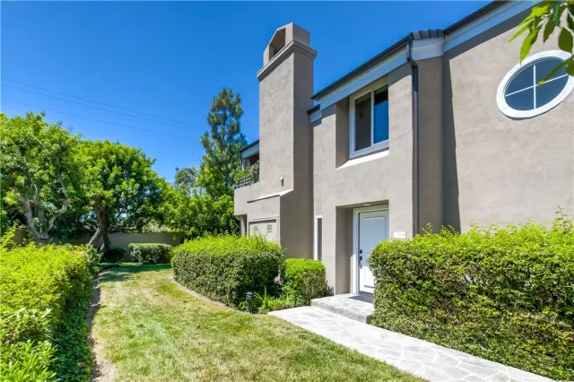 MLS: OC22184663 Condo For Sale