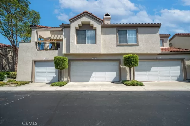 MLS: OC22185992 Condo For Sale