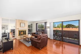 Photo #5: OC22186517 Listing