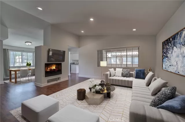 MLS: OC22187439 Condo For Sale