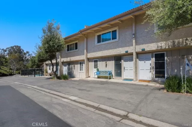 MLS: OC22190290 Condo For Sale