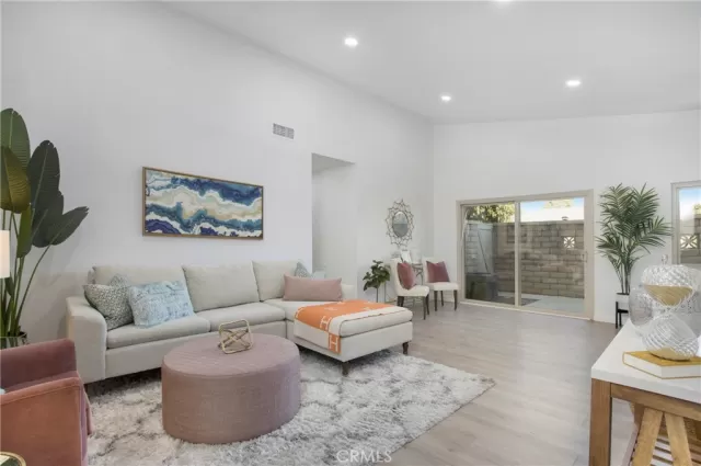 MLS: OC22194442 Condo For Sale