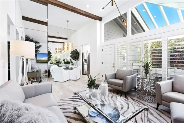 MLS: OC22194751 Condo For Sale