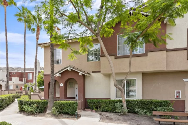 MLS: OC22198021 Condo For Sale