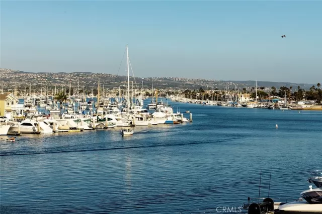 MLS: OC22200887 Condo For Sale