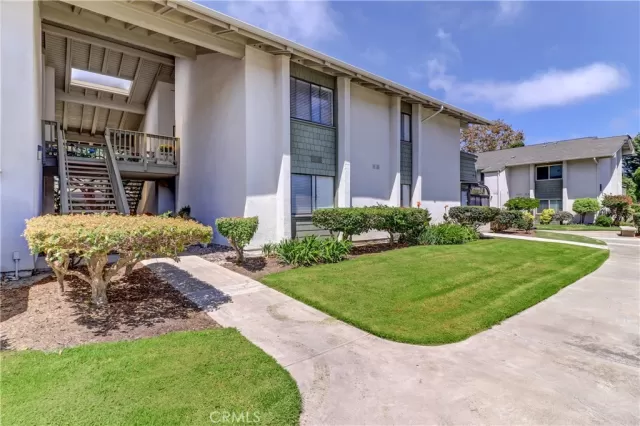 MLS: OC22201803 Condo For Sale